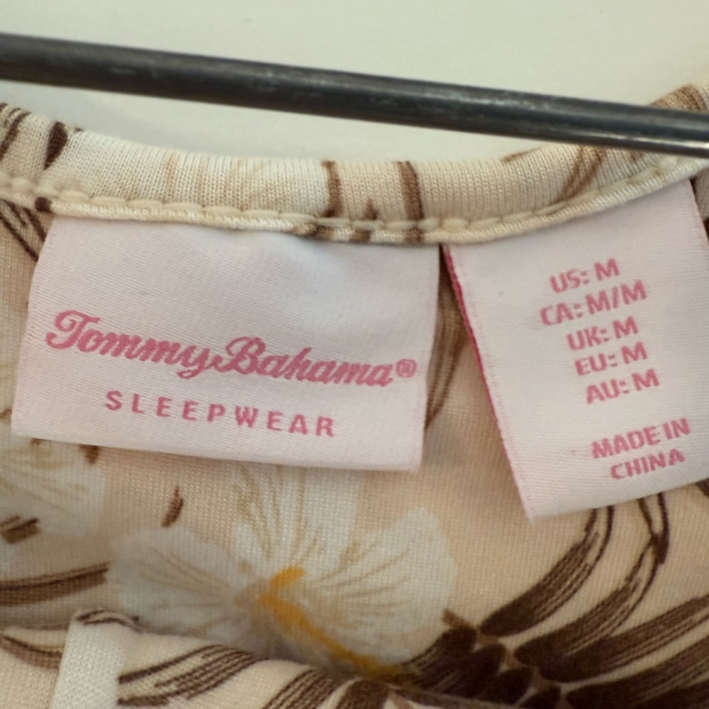 Tommy Bahama Cream and Brown 2 Piece SUPER SOFT Pajama Set Size Medium - Picture 5 of 5